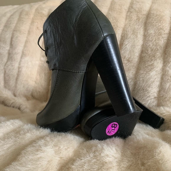 Ankle Boots 🤩 - Picture 3 of 3